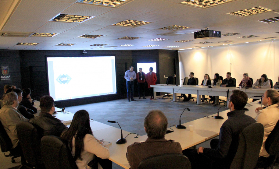 A Secretaria de Estado do Desenvolvimento Urbano e Obras Públicas do Paraná (SEDU) deu início nesta quinta-feira (6) ao processo de unificação de procedimentos para a aplicação do Método BIM (Building Information Modeling , ou Modelagem da Informação da Construção) às obras de edificações realizadas ou viabilizadas por todas as instituições, empresas e órgãos estaduais. Foto: Divulgação/SEDU