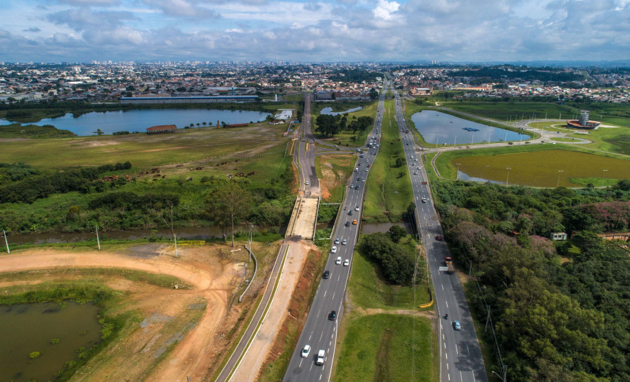Governo vai retomar obras paralisadas em outras
gestões. Entre elas se destacam o Corredor Aeroporto-Rodoferroviária e o corredor da
Marechal Floriano Peixoto, em São José dos Pinhais, orçadas em mais de R$
70 milhões, que deveriam ter sido concluídas na Copa do Mundo de 2014. Foto: Maurilio Cheli/ANPr