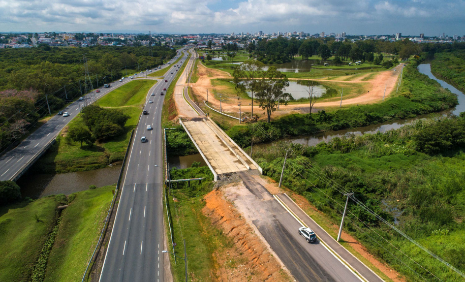 Governo vai retomar obras paralisadas em outras
gestões. Entre elas se destacam o Corredor Aeroporto-Rodoferroviária e o corredor da
Marechal Floriano Peixoto, em São José dos Pinhais, orçadas em mais de R$
70 milhões, que deveriam ter sido concluídas na Copa do Mundo de 2014. Foto: Maurilio Cheli/ANPr