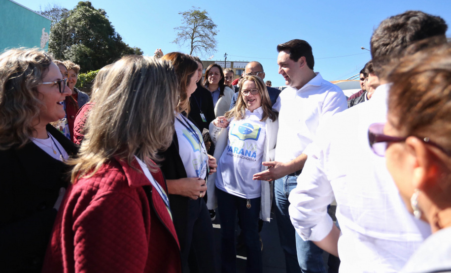 Os municípios de Pitanga, Goioxim, Guarapuava, Roncador, Campina do Simão e Cândido de Abreu, na região central do Paraná, vão investir R$ 2,3 milhões em obras e ações de melhoria em outras áreas. Os recursos são do Governo do Estado e foram confirmados pelo governador Carlos Massa Ratinho Junior nesta sexta-feira (7), em encontro com prefeitos na Associação dos Municípios do Centro do Paraná (AMOCENTRO), em Pitanga.  Foto: José Fernando Ogura/ANPr