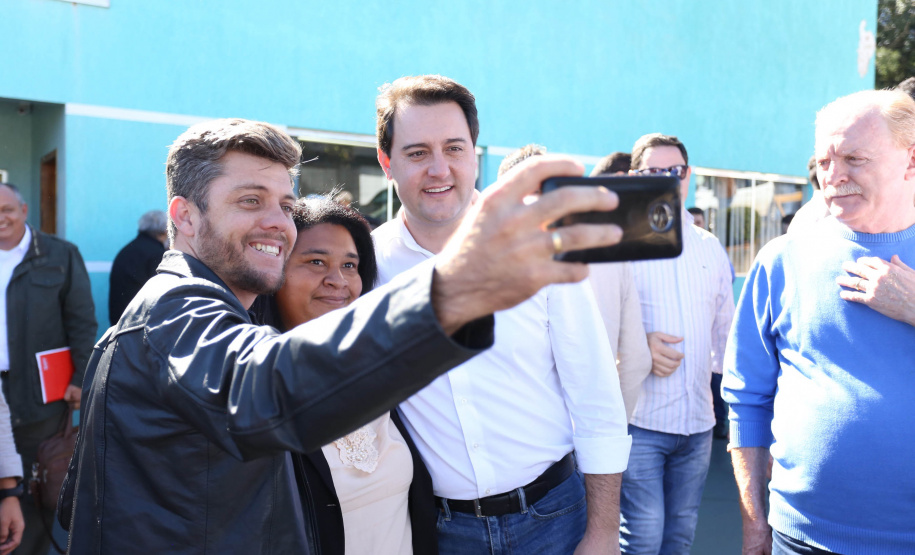 Os municípios de Pitanga, Goioxim, Guarapuava, Roncador, Campina do Simão e Cândido de Abreu, na região central do Paraná, vão investir R$ 2,3 milhões em obras e ações de melhoria em outras áreas. Os recursos são do Governo do Estado e foram confirmados pelo governador Carlos Massa Ratinho Junior nesta sexta-feira (7), em encontro com prefeitos na Associação dos Municípios do Centro do Paraná (AMOCENTRO), em Pitanga.  Foto: José Fernando Ogura/ANPr