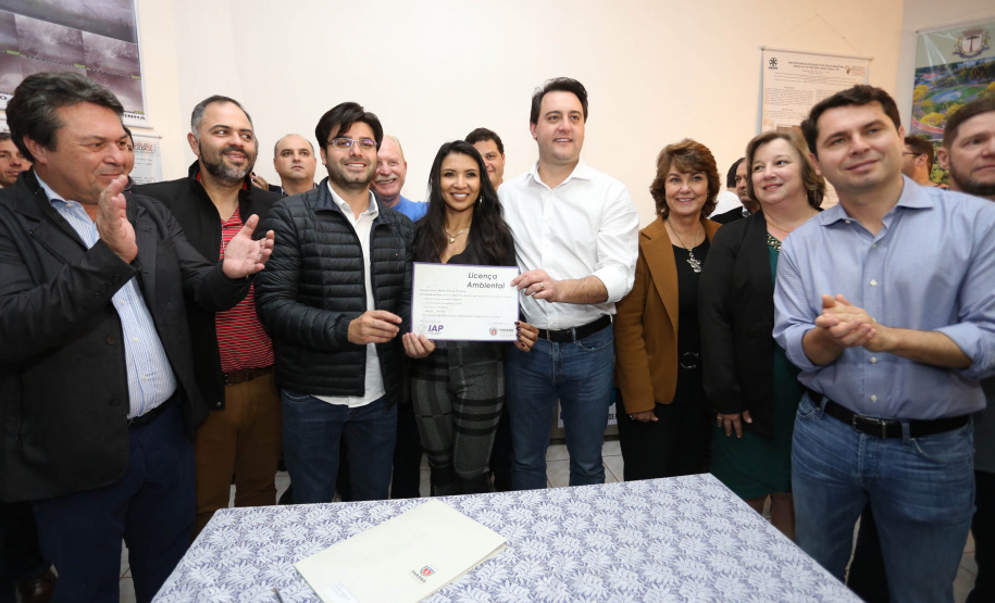 Os municípios de Pitanga, Goioxim, Guarapuava, Roncador, Campina do Simão e Cândido de Abreu, na região central do Paraná, vão investir R$ 2,3 milhões em obras e ações de melhoria em outras áreas. Os recursos são do Governo do Estado e foram confirmados pelo governador Carlos Massa Ratinho Junior nesta sexta-feira (7), em encontro com prefeitos na Associação dos Municípios do Centro do Paraná (AMOCENTRO), em Pitanga.  Foto: José Fernando Ogura/ANPr