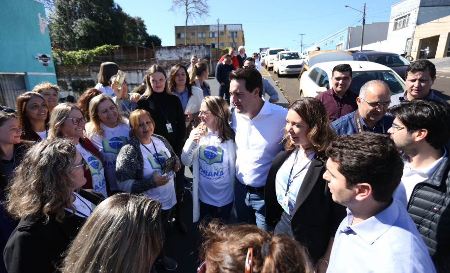 Os municípios de Pitanga, Goioxim, Guarapuava, Roncador, Campina do Simão e Cândido de Abreu, na região central do Paraná, vão investir R$ 2,3 milhões em obras e ações de melhoria em outras áreas. Os recursos são do Governo do Estado e foram confirmados pelo governador Carlos Massa Ratinho Junior nesta sexta-feira (7), em encontro com prefeitos na Associação dos Municípios do Centro do Paraná (AMOCENTRO), em Pitanga.  Foto: José Fernando Ogura/ANPr