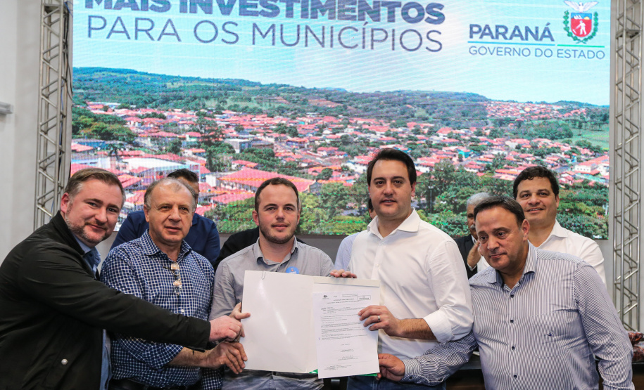 Governador Carlos Massa Ratinho Junior se reúne em Irati com os prefeitos do Centro-Sul do Paraná, e repassa recursos para investimentos em diversos municípios da região. O secretário do Desenvolvimento Urbano e Obras Públicas, João Carlos Ortega, também participa do encontro.  -  Irati, 07/06/2019  -  Foto: Geraldo Bubniak/ANPr