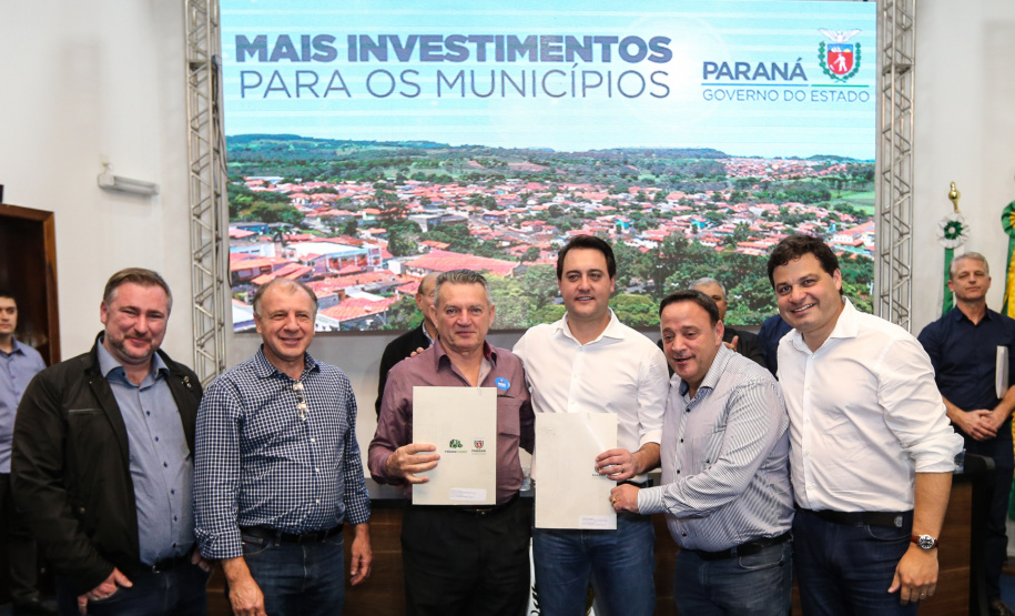 Governador Carlos Massa Ratinho Junior se reúne em Irati com os prefeitos do Centro-Sul do Paraná, e repassa recursos para investimentos em diversos municípios da região. O secretário do Desenvolvimento Urbano e Obras Públicas, João Carlos Ortega, também participa do encontro.  -  Irati, 07/06/2019  -  Foto: Geraldo Bubniak/ANPr