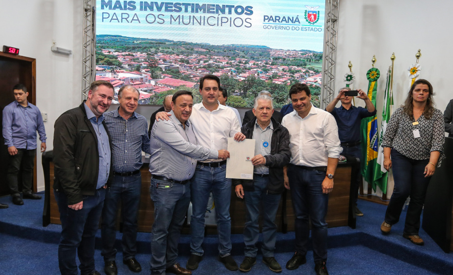 Governador Carlos Massa Ratinho Junior se reúne em Irati com os prefeitos do Centro-Sul do Paraná, e repassa recursos para investimentos em diversos municípios da região. O secretário do Desenvolvimento Urbano e Obras Públicas, João Carlos Ortega, também participa do encontro.  -  Irati, 07/06/2019  -  Foto: Geraldo Bubniak/ANPr