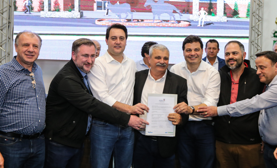 Governador Carlos Massa Ratinho Junior se reúne em Irati com os prefeitos do Centro-Sul do Paraná, e repassa recursos para investimentos em diversos municípios da região. O secretário do Desenvolvimento Urbano e Obras Públicas, João Carlos Ortega, também participa do encontro.  -  Irati, 07/06/2019  -  Foto: Geraldo Bubniak/ANPr