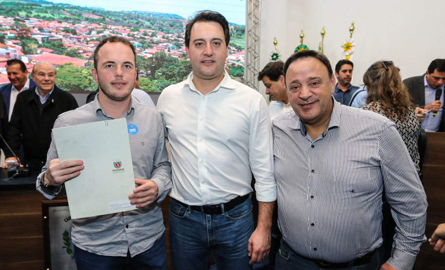 Governador Carlos Massa Ratinho Junior se reúne em Irati com os prefeitos do Centro-Sul do Paraná, e repassa recursos para investimentos em diversos municípios da região. O secretário do Desenvolvimento Urbano e Obras Públicas, João Carlos Ortega, também participa do encontro.  -  Irati, 07/06/2019  -  Foto: Geraldo Bubniak/ANPr