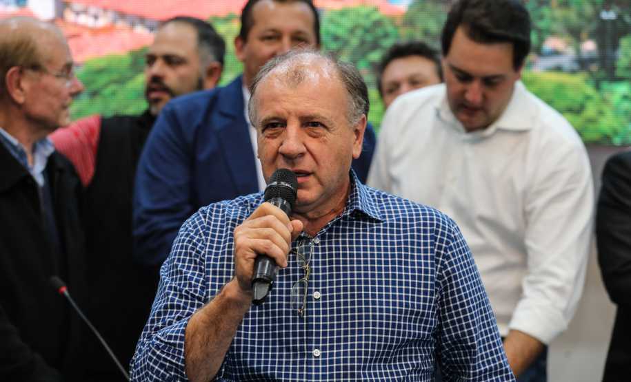 Governador Carlos Massa Ratinho Junior se reúne em Irati com os prefeitos do Centro-Sul do Paraná, e repassa recursos para investimentos em diversos municípios da região. O secretário do Desenvolvimento Urbano e Obras Públicas, João Carlos Ortega, também participa do encontro.  -  Irati, 07/06/2019  -  Foto: Geraldo Bubniak/ANPr