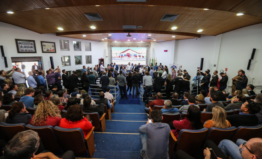 Governador Carlos Massa Ratinho Junior se reúne em Irati com os prefeitos do Centro-Sul do Paraná, e repassa recursos para investimentos em diversos municípios da região. O secretário do Desenvolvimento Urbano e Obras Públicas, João Carlos Ortega, também participa do encontro.  -  Irati, 07/06/2019  -  Foto: Geraldo Bubniak/ANPr