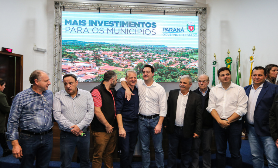 Governador Carlos Massa Ratinho Junior se reúne em Irati com os prefeitos do Centro-Sul do Paraná, e repassa recursos para investimentos em diversos municípios da região. O secretário do Desenvolvimento Urbano e Obras Públicas, João Carlos Ortega, também participa do encontro.  -  Irati, 07/06/2019  -  Foto: Geraldo Bubniak/ANPr