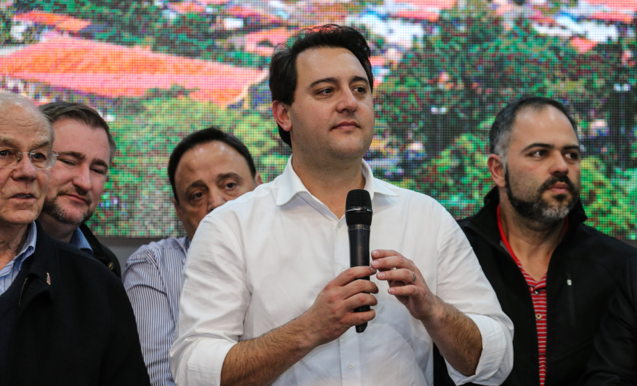 Governador Carlos Massa Ratinho Junior se reúne em Irati com os prefeitos do Centro-Sul do Paraná, e repassa recursos para investimentos em diversos municípios da região. O secretário do Desenvolvimento Urbano e Obras Públicas, João Carlos Ortega, também participa do encontro.  -  Irati, 07/06/2019  -  Foto: Geraldo Bubniak/ANPr