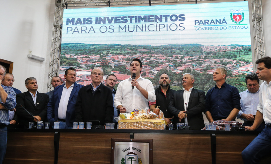 Governador Carlos Massa Ratinho Junior se reúne em Irati com os prefeitos do Centro-Sul do Paraná, e repassa recursos para investimentos em diversos municípios da região. O secretário do Desenvolvimento Urbano e Obras Públicas, João Carlos Ortega, também participa do encontro.  -  Irati, 07/06/2019  -  Foto: Geraldo Bubniak/ANPr