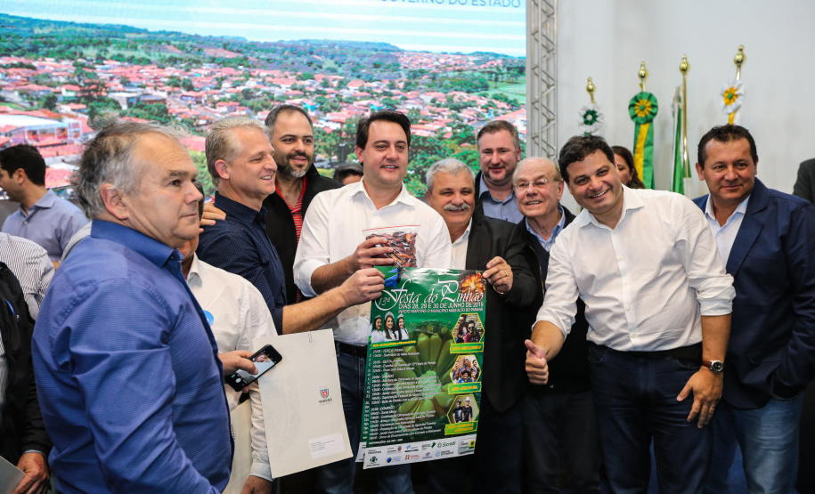 Governador Carlos Massa Ratinho Junior se reúne em Irati com os prefeitos do Centro-Sul do Paraná, e repassa recursos para investimentos em diversos municípios da região. O secretário do Desenvolvimento Urbano e Obras Públicas, João Carlos Ortega, também participa do encontro.  -  Irati, 07/06/2019  -  Foto: Geraldo Bubniak/ANPr