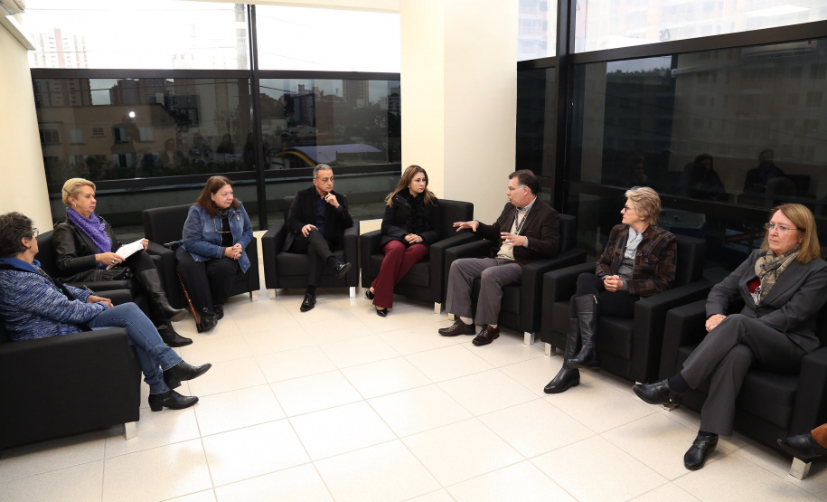 A Secretaria de Estado da Saúde e o Hospital do Trabalhador (HT) apresentaram a profissionais e entidades de classe a proposta de incorporação do Centro Hospitalar de Reabilitação Ana Carolina Moura Xavier (CHR) ao HT. A ideia é otimizar os recursos disponíveis e sub-utilizados no Centro de Reabilitação e complementar a assistência já oferecida pelo HT.  Foto: Clevis Massolla/SESA