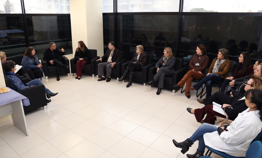 A Secretaria de Estado da Saúde e o Hospital do Trabalhador (HT) apresentaram a profissionais e entidades de classe a proposta de incorporação do Centro Hospitalar de Reabilitação Ana Carolina Moura Xavier (CHR) ao HT. A ideia é otimizar os recursos disponíveis e sub-utilizados no Centro de Reabilitação e complementar a assistência já oferecida pelo HT.  Foto: Clevis Massolla/SESA