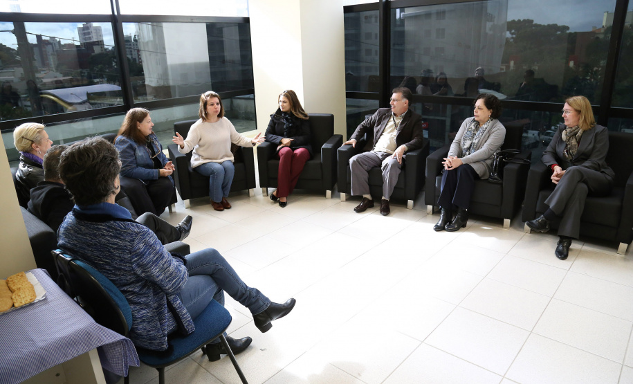 A Secretaria de Estado da Saúde e o Hospital do Trabalhador (HT) apresentaram a profissionais e entidades de classe a proposta de incorporação do Centro Hospitalar de Reabilitação Ana Carolina Moura Xavier (CHR) ao HT. A ideia é otimizar os recursos disponíveis e sub-utilizados no Centro de Reabilitação e complementar a assistência já oferecida pelo HT.  Foto: Clevis Massolla/SESA