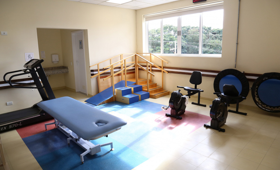 A Secretaria de Estado da Saúde e o Hospital do Trabalhador (HT) apresentaram a profissionais e entidades de classe a proposta de incorporação do Centro Hospitalar de Reabilitação Ana Carolina Moura Xavier (CHR) ao HT. A ideia é otimizar os recursos disponíveis e sub-utilizados no Centro de Reabilitação e complementar a assistência já oferecida pelo HT.  Foto: Clevis Massolla/SESA