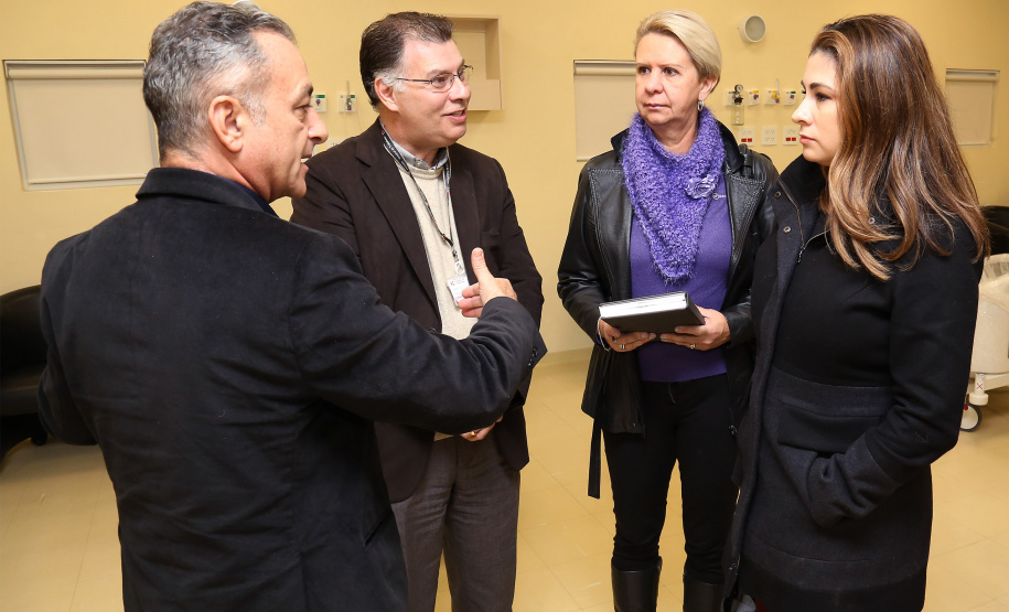 A Secretaria de Estado da Saúde e o Hospital do Trabalhador (HT) apresentaram a profissionais e entidades de classe a proposta de incorporação do Centro Hospitalar de Reabilitação Ana Carolina Moura Xavier (CHR) ao HT. A ideia é otimizar os recursos disponíveis e sub-utilizados no Centro de Reabilitação e complementar a assistência já oferecida pelo HT.  Foto: Clevis Massolla/SESA