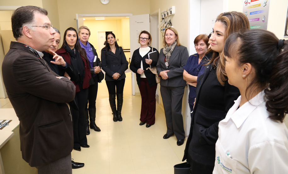 A Secretaria de Estado da Saúde e o Hospital do Trabalhador (HT) apresentaram a profissionais e entidades de classe a proposta de incorporação do Centro Hospitalar de Reabilitação Ana Carolina Moura Xavier (CHR) ao HT. A ideia é otimizar os recursos disponíveis e sub-utilizados no Centro de Reabilitação e complementar a assistência já oferecida pelo HT.  Foto: Clevis Massolla/SESA