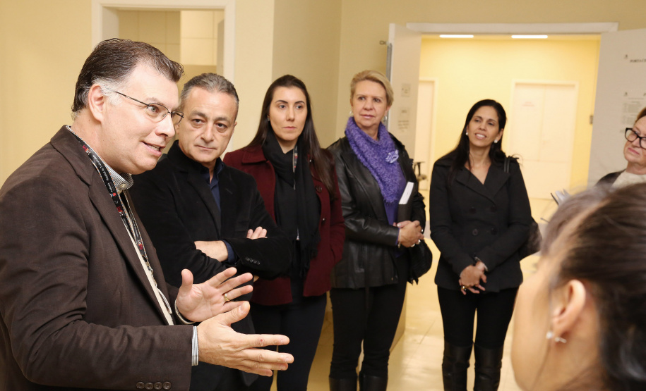 A Secretaria de Estado da Saúde e o Hospital do Trabalhador (HT) apresentaram a profissionais e entidades de classe a proposta de incorporação do Centro Hospitalar de Reabilitação Ana Carolina Moura Xavier (CHR) ao HT. A ideia é otimizar os recursos disponíveis e sub-utilizados no Centro de Reabilitação e complementar a assistência já oferecida pelo HT.  Foto: Clevis Massolla/SESA