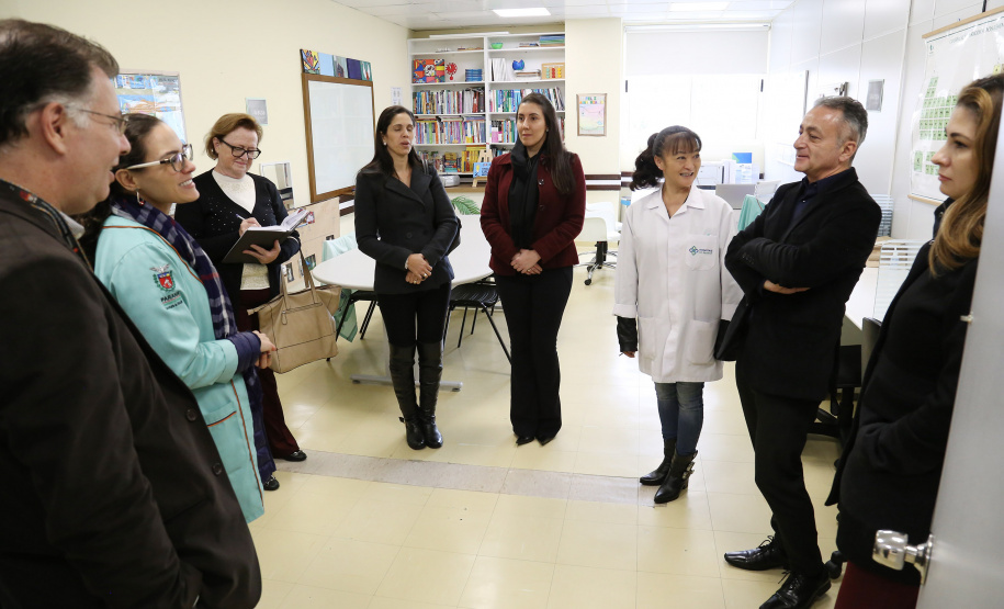 A Secretaria de Estado da Saúde e o Hospital do Trabalhador (HT) apresentaram a profissionais e entidades de classe a proposta de incorporação do Centro Hospitalar de Reabilitação Ana Carolina Moura Xavier (CHR) ao HT. A ideia é otimizar os recursos disponíveis e sub-utilizados no Centro de Reabilitação e complementar a assistência já oferecida pelo HT.  Foto: Clevis Massolla/SESA