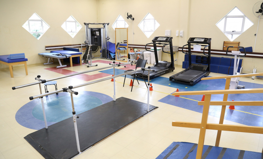 A Secretaria de Estado da Saúde e o Hospital do Trabalhador (HT) apresentaram a profissionais e entidades de classe a proposta de incorporação do Centro Hospitalar de Reabilitação Ana Carolina Moura Xavier (CHR) ao HT. A ideia é otimizar os recursos disponíveis e sub-utilizados no Centro de Reabilitação e complementar a assistência já oferecida pelo HT.  Foto: Clevis Massolla/SESA