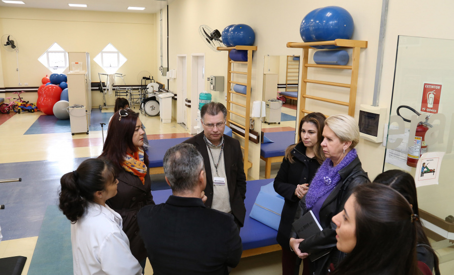 A Secretaria de Estado da Saúde e o Hospital do Trabalhador (HT) apresentaram a profissionais e entidades de classe a proposta de incorporação do Centro Hospitalar de Reabilitação Ana Carolina Moura Xavier (CHR) ao HT. A ideia é otimizar os recursos disponíveis e sub-utilizados no Centro de Reabilitação e complementar a assistência já oferecida pelo HT.  Foto: Clevis Massolla/SESA