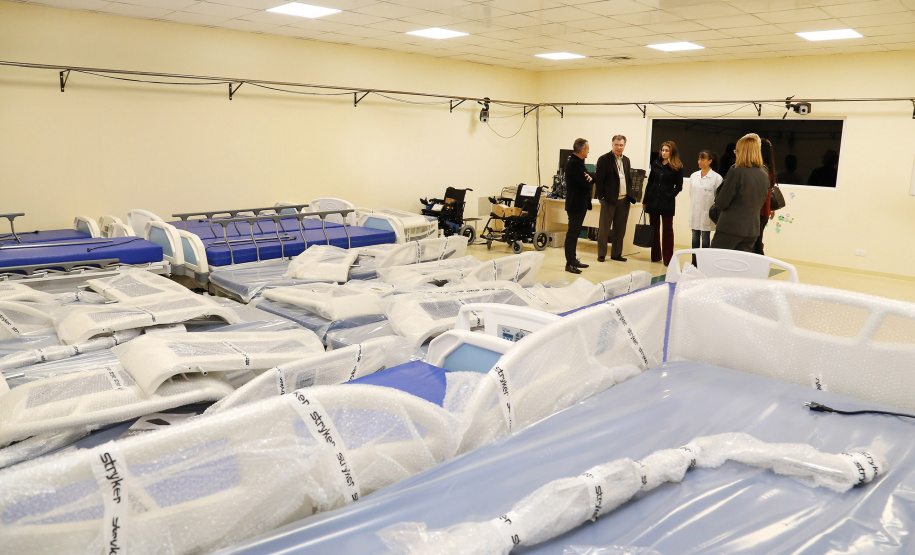 A Secretaria de Estado da Saúde e o Hospital do Trabalhador (HT) apresentaram a profissionais e entidades de classe a proposta de incorporação do Centro Hospitalar de Reabilitação Ana Carolina Moura Xavier (CHR) ao HT. A ideia é otimizar os recursos disponíveis e sub-utilizados no Centro de Reabilitação e complementar a assistência já oferecida pelo HT.  Foto: Clevis Massolla/SESA