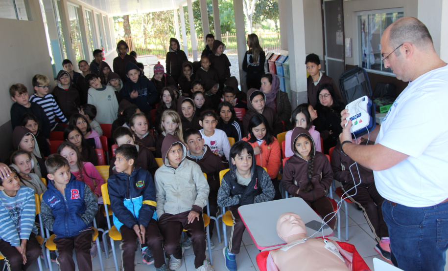O município de Agudos do Sul, localizado na Região Metropolitana de Curitiba, recebeu nesta sexta-feira (07/06), a primeira ação do Programa Criança Feliz no Paraná, na Escola Municipal Miguel Júnior de Souza. A atividade faz parte de uma série de ações sociais que incluem o programa nos municípios.  -  Agudos do Sul, 07/06/2019  -  Foto: Divulgação SEJUF