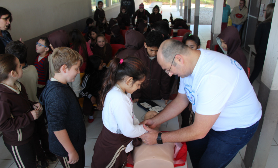 O município de Agudos do Sul, localizado na Região Metropolitana de Curitiba, recebeu nesta sexta-feira (07/06), a primeira ação do Programa Criança Feliz no Paraná, na Escola Municipal Miguel Júnior de Souza. A atividade faz parte de uma série de ações sociais que incluem o programa nos municípios.  -  Agudos do Sul, 07/06/2019  -  Foto: Divulgação SEJUF