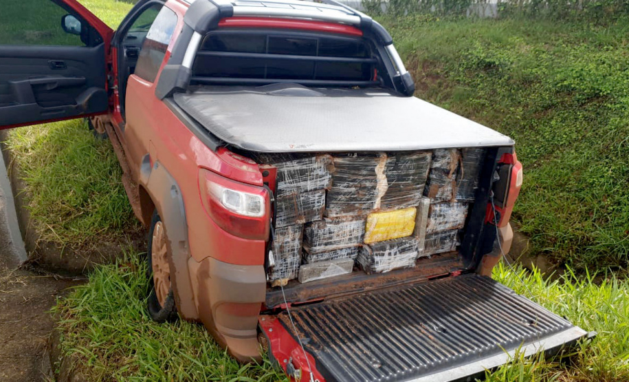 A Divisão Estadual de Narcóticos (Denarc) da Polícia Civil do Paraná prendeu nos primeiros quatro meses do ano 147 pessoas envolvidas no tráfico de drogas. Também foram recuperados 71 veículos e 46 armas de uso restrito, além de cerca de 23 toneladas de maconha, 5 toneladas de cocaína, mais de 200 quilos de crack e quantidades expressivas de haxixe, LSD, ecstasy e sintéticos. -  Fotos Denarc