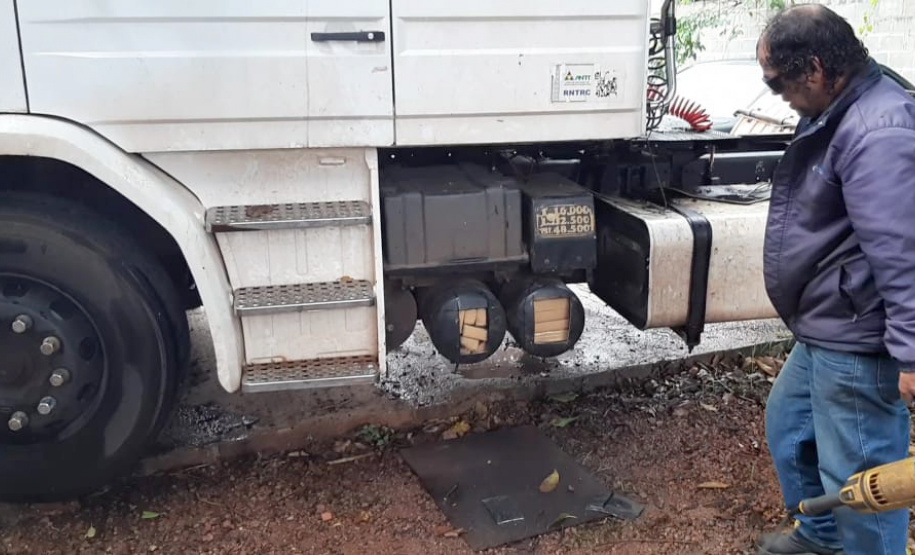 A Divisão Estadual de Narcóticos (Denarc) da Polícia Civil do Paraná prendeu nos primeiros quatro meses do ano 147 pessoas envolvidas no tráfico de drogas. Também foram recuperados 71 veículos e 46 armas de uso restrito, além de cerca de 23 toneladas de maconha, 5 toneladas de cocaína, mais de 200 quilos de crack e quantidades expressivas de haxixe, LSD, ecstasy e sintéticos. -  Fotos Denarc