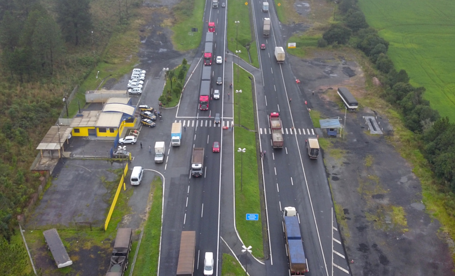 O balanço da Operação Integrada promovida pela Receita Estadual no fim de maio resultou em R$ 1,4 milhão em autos de infração. Autopeças, pneus e material de construção foram os principais itens identificados com alguma irregularidade tributária, representando 34,58% e um prejuízo para o Estado que chegaria a R$ 463 mil. Foto: José Fernando Ogura/ANPr -