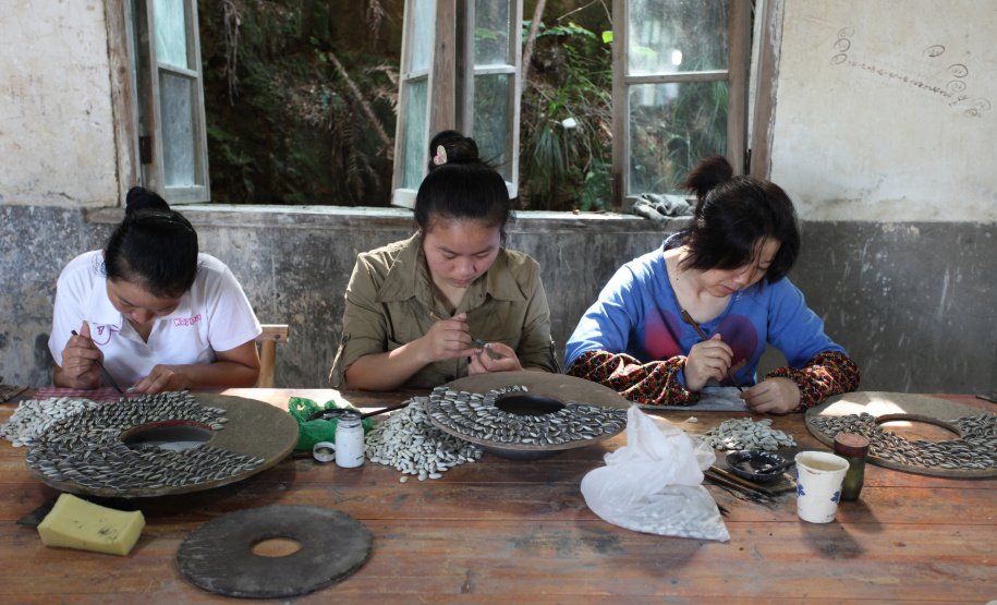 O artista chinês Ai Weiwei é conhecido pelas grandiosas obras, que causam impacto pelo tamanho e pela mensagem de protesto sempre presente. Mas o seu trabalho como fotógrafo e cineasta também pode ser visto na exposição "Ai Weiwei Raiz", em cartaz no Museu Oscar Niemeyer (MON), em Curitiba. - Curitiba, 10/06/2019 - Foto: Ai Weiwei Studio