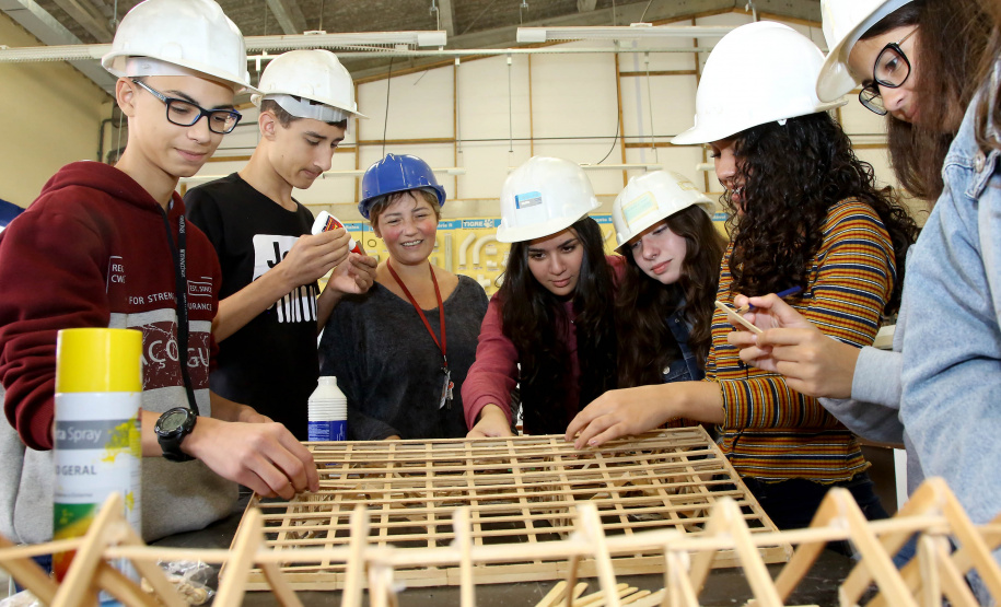 A Secretaria de Estado da Educação e do Esporte está com inscrições abertas para uma série de cursos, com início no segundo semestre. São 11 mil vagas para 43 cursos técnicos e outros três de especialização, distribuídos em 137 instituições de ensino de 73 cidades do Paraná. Todos são gratuitos, com certificação emitida pela secretaria. Foto: Jaelson Lucas/ANPr