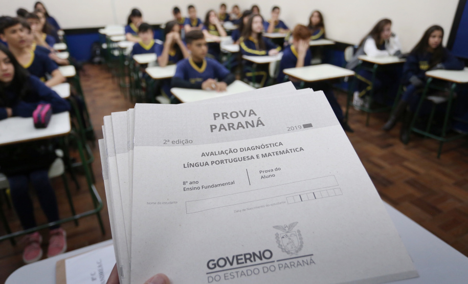 Uma verdadeira força-tarefa foi instalada nesta terça-feira (11) para a realização da segunda edição da Prova Paraná, avaliação diagnóstica desenvolvida pela Secretaria de Estado da Educação e do Esporte que é aplicada hoje em todas as escolas da rede estadual e nas escolas municipais de 398 cidades. Foto: José Fernando Ogura/ANPr