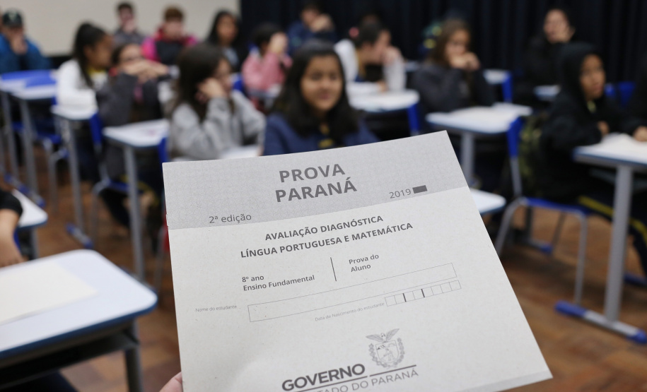 Uma verdadeira força-tarefa foi instalada nesta terça-feira (11) para a realização da segunda edição da Prova Paraná, avaliação diagnóstica desenvolvida pela Secretaria de Estado da Educação e do Esporte que é aplicada hoje em todas as escolas da rede estadual e nas escolas municipais de 398 cidades. Foto: José Fernando Ogura/ANPr