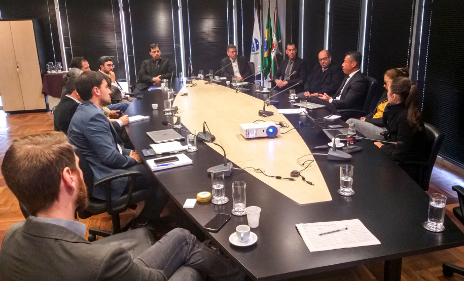 A Administração dos Portos do Paraná vai retomar os estudos para implantação do sistema unificado de identificação, rastreamento e autenticação de mercadorias no Estado. O diretor-presidente Luiz Fernando Garcia participou nesta terça-feira (11) do 3º Workshop Brasil ID Smart Port, na sede do Ministério Público do Estado, em Curitiba.  - Curitiba, 11/06/2019  -  Foto: Cláudio Neves/APPA