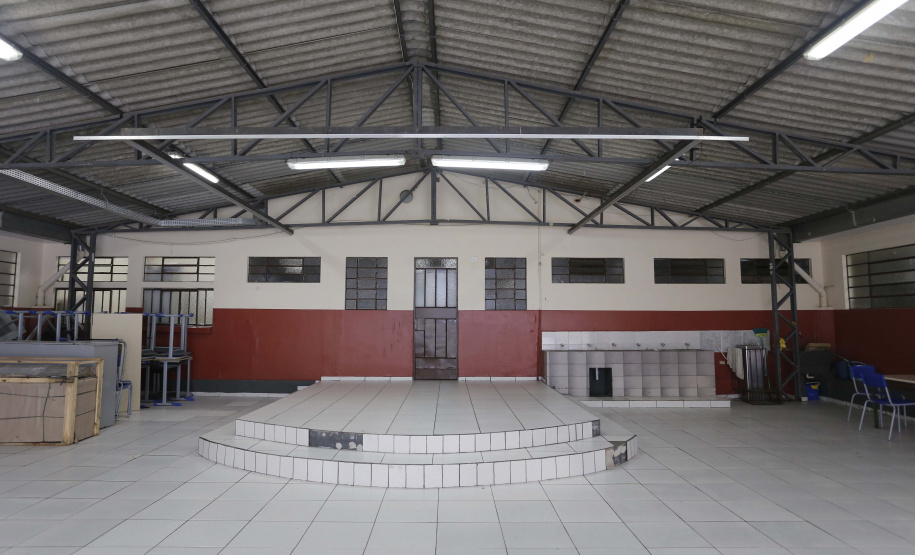 Colégio Estadual Amâncio Moro. N/F: troca de piso.Curitiba, 06-06-19.Foto: Arnaldo Alves / ANPr.