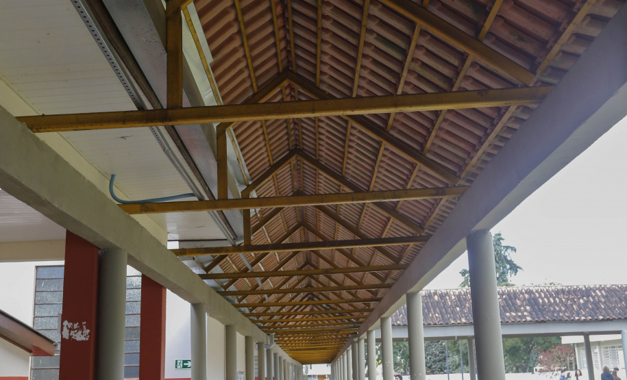 Colégio Estadual Amâncio Moro. N/F: construção de cobertura.Curitiba, 06-06-19.Foto: Arnaldo Alves / ANPr.