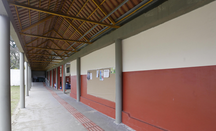 Colégio Estadual Amâncio Moro. N/F: construção de cobertura.Curitiba, 06-06-19.Foto: Arnaldo Alves / ANPr.