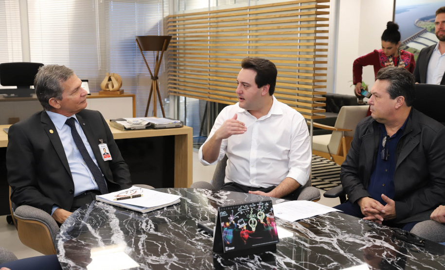 Governador carlos Massa Ratinho Junior durante encontro com o diretor - geral brasileiro da Itaipu Binacional, general Joaquin Silva e Luna - Foz do Iguaçu, 12/06/2019 - Foto: Rodrigo Félix Leal/ANPr
