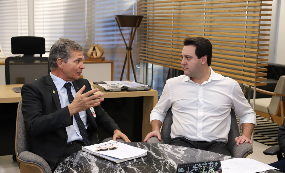 Governador carlos Massa Ratinho Junior durante encontro com o diretor - geral brasileiro da Itaipu Binacional, general Joaquin Silva e Luna - Foz do Iguaçu, 12/06/2019 - Foto: Rodrigo Félix Leal/ANPr