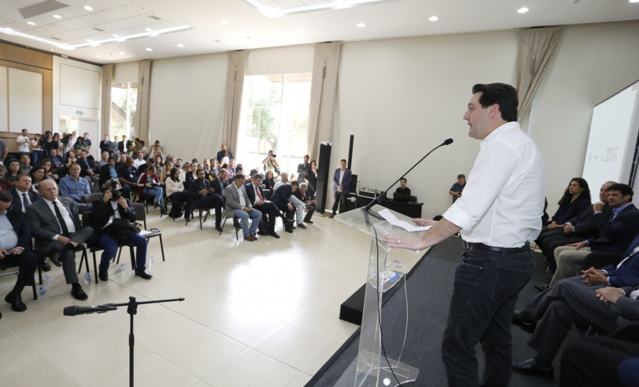 Governador Carlos Massa Ratinho Junior participa do seminário  do programa Investe Turismo, em Foz do Iguaçu. Foto: Arnaldo Alves/ANPr