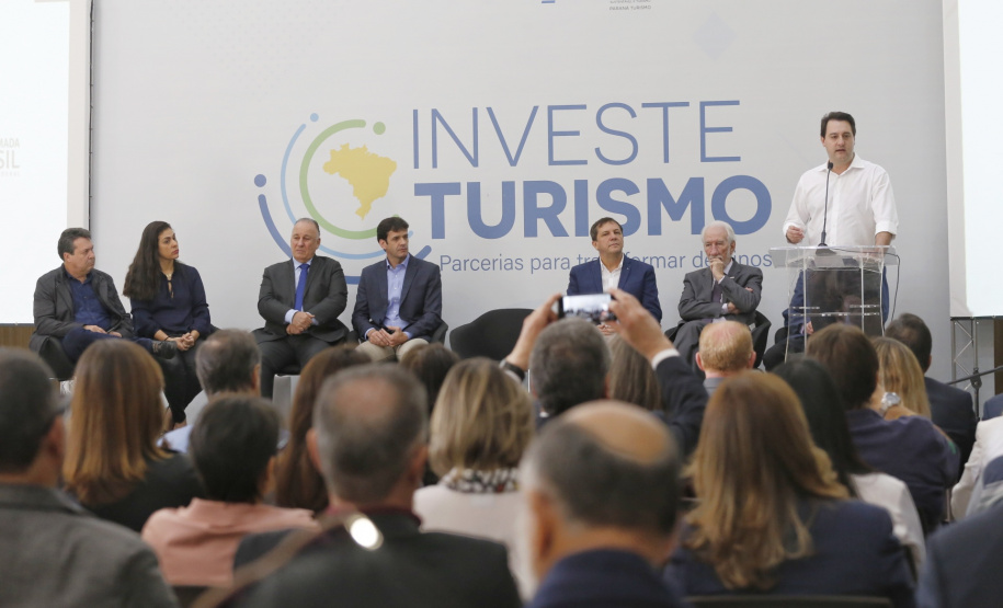 Governador Carlos Massa Ratinho Junior participa do seminário  do programa Investe Turismo, em Foz do Iguaçu. Foto: Arnaldo Alves/ANPr