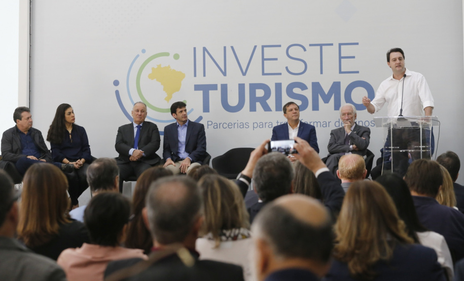 Governador Carlos Massa Ratinho Junior participa do seminário  do programa Investe Turismo, em Foz do Iguaçu. Foto: Arnaldo Alves/ANPr