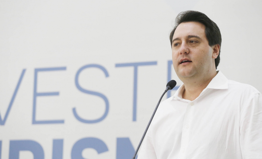 Governador Carlos Massa Ratinho Junior participa do seminário  do programa Investe Turismo, em Foz do Iguaçu. Foto: Arnaldo Alves/ANPr