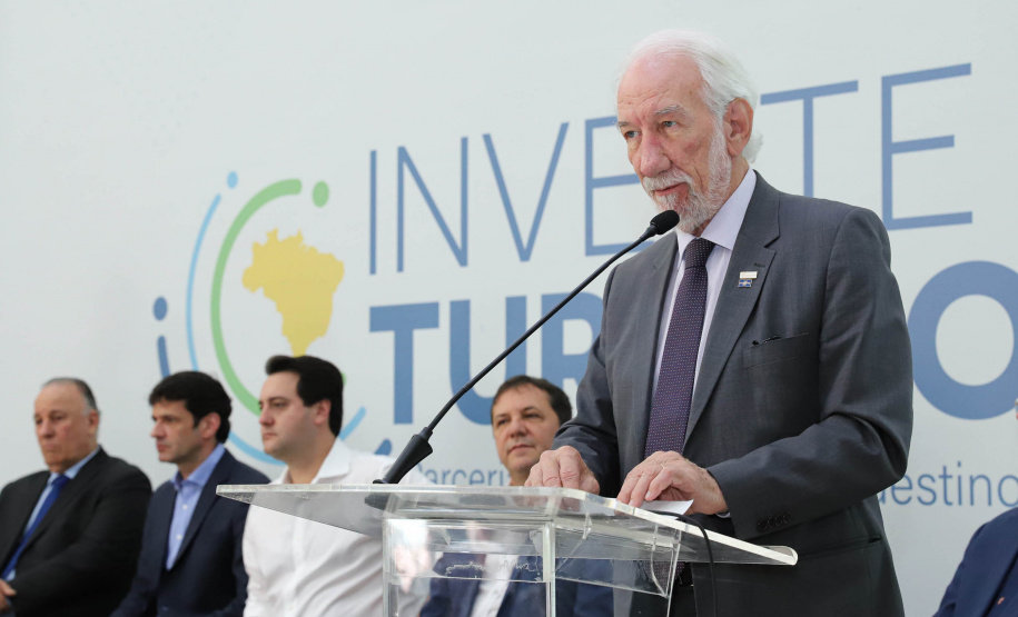 Governador Carlos Massa Ratinho Junior participa do seminário  do programa Investe Turismo, em Foz do Iguaçu. Na foto, o vice-governador Darci Piana. Foto: Rodrigo Felix Leal/ANPr