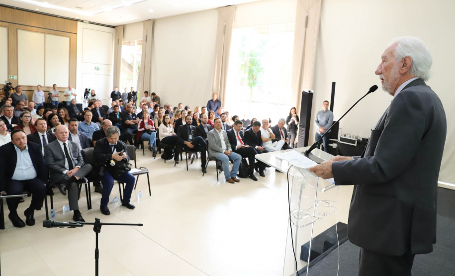 Governador Carlos Massa Ratinho Junior participa do seminário  do programa Investe Turismo, em Foz do Iguaçu. Na foto, o vice-governador Darci Piana. Foto: Rodrigo Felix Leal/ANPr